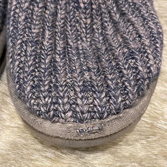 UGG Classic Carly II Knit Boot - Picture 7 of 12
